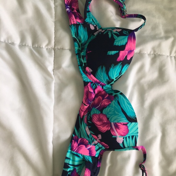 Bathing suit top - Picture 1 of 4